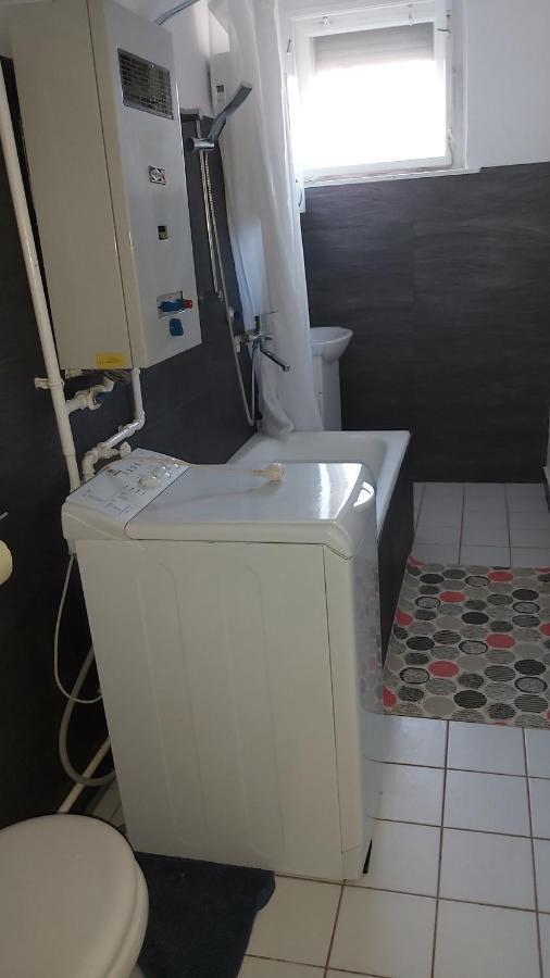 FREE PARKING - Tisza-parti Napfény Apartman Szeged Esterno foto